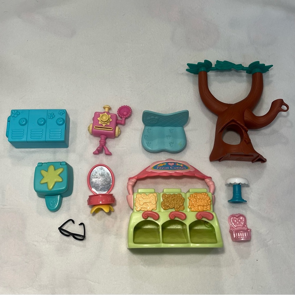 SOLD VTG LPS Treat Center & Treehouse Lot Authentic Hasbro Playset Parts